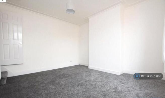 2 bed Terraced to rent Image 4