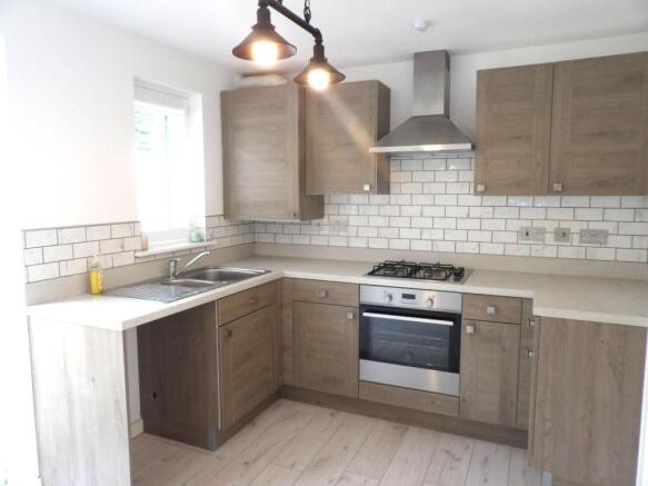 3 bed Semi-Detached to rent Image 4