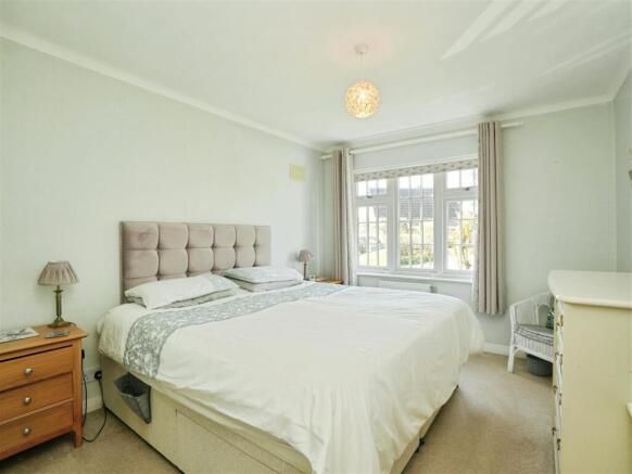 4 bed Detached for sale Image 10