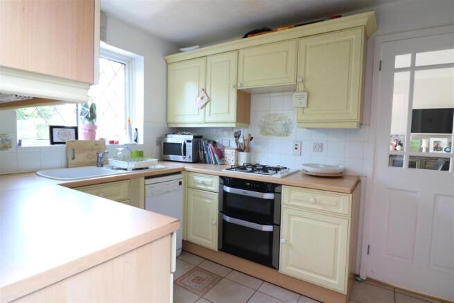 KITCHEN 1.JPG