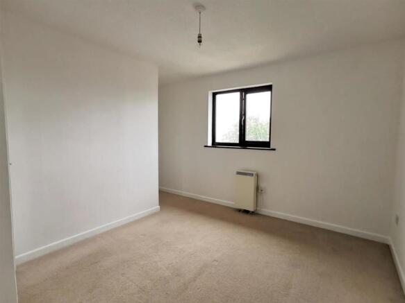 Bedroom 1.jpg