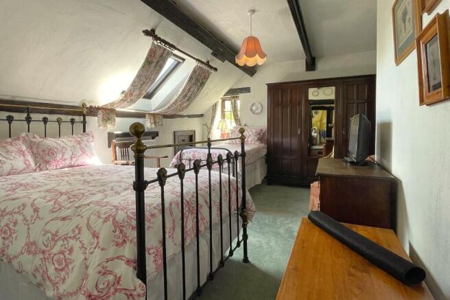 12 bed Character Property for sale Image 10