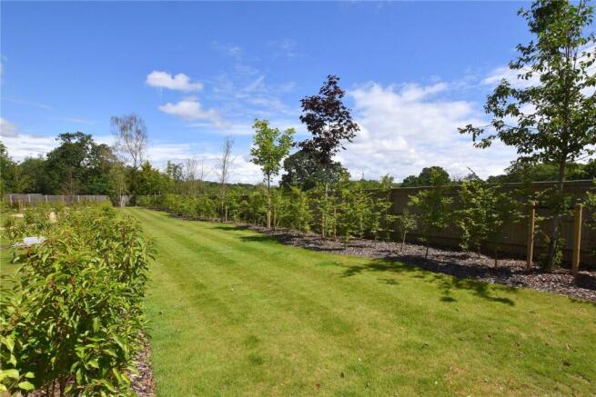 Oaklands Park, 2 Littleworth Road, Esher, KT10 photo 4