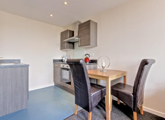 2 bed Apartment to rent Image 4