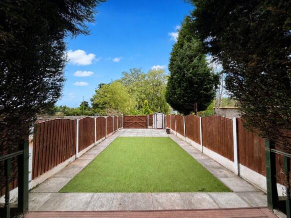 3 bed Terraced to rent Image 11