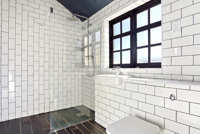 2 bed Flat for sale Image 5