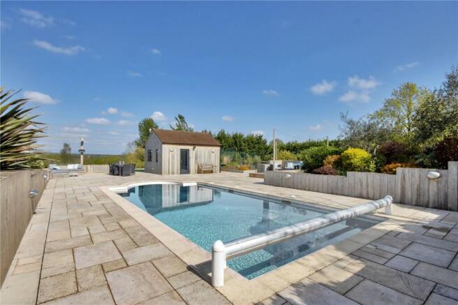 Pool / Pool House