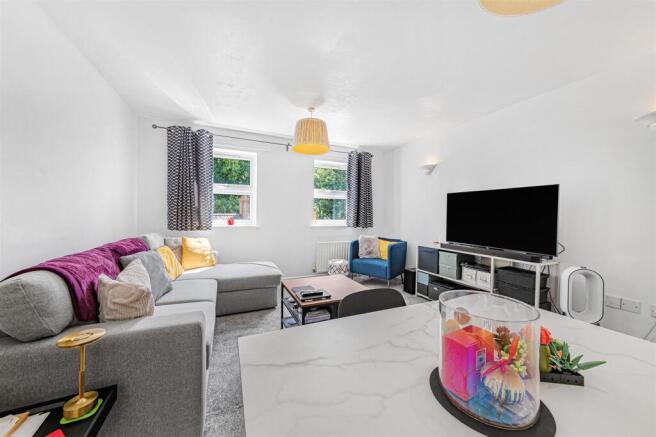 Flat 12, 100 Byegrove Rd, London SW19 2BJ-6.jpg