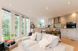 Flat 6, 2 Gateway Court, Oakhill Road, Sutton SM1 3AB