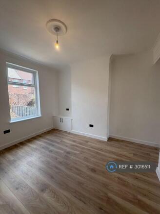 2 bed Terraced to rent Image 4