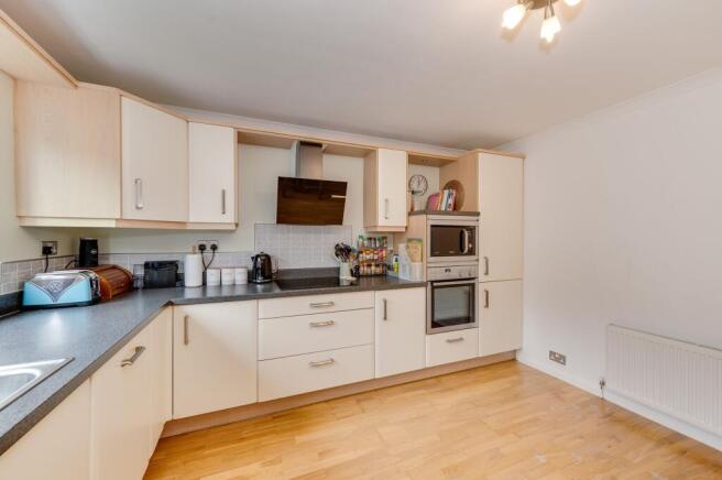 3 bed Flat for sale Image 6