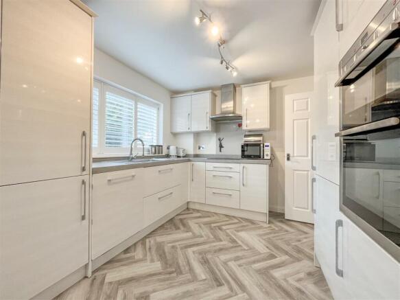 kitchen 2.jpg