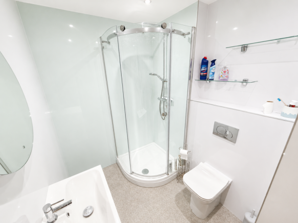 2 bed Flat for sale Image 7