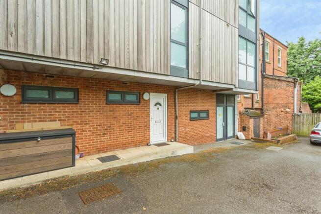 1 bed Ground Flat for sale Image 12