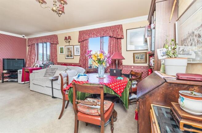 4 bed Detached for sale Image 5