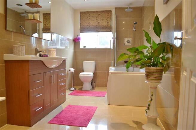 FAMILY BATHROOM