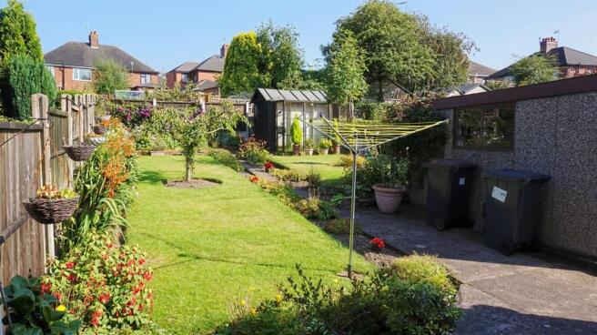 ENCLOSED REAR GARDEN