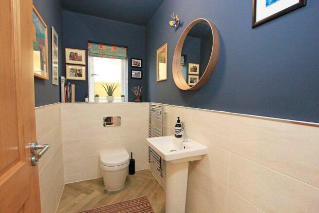 5 bed Detached for sale Image 11