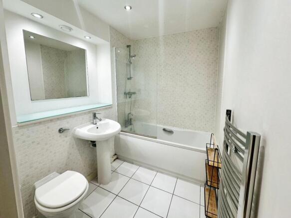 1 bed Apartment to rent Image 6