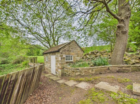 4 bed Detached for sale Image 7