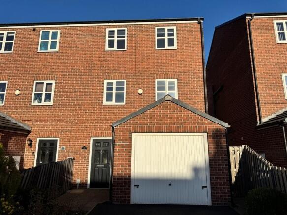 4-bed house on School Street, CASTLEFORD, £200,000