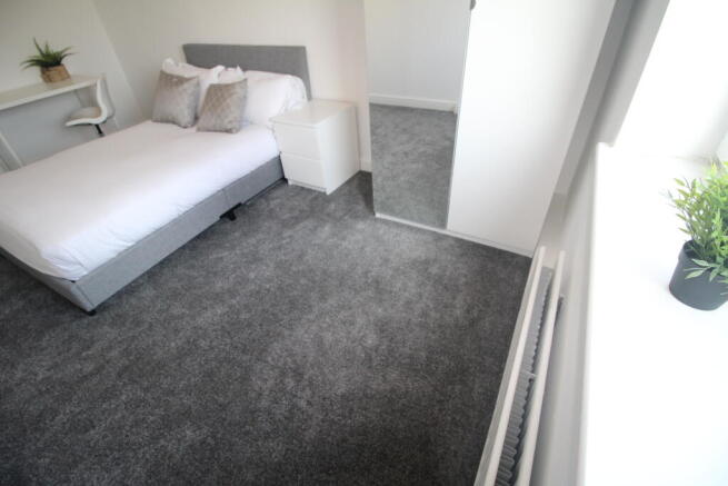 3 bed Flat to rent Image 8