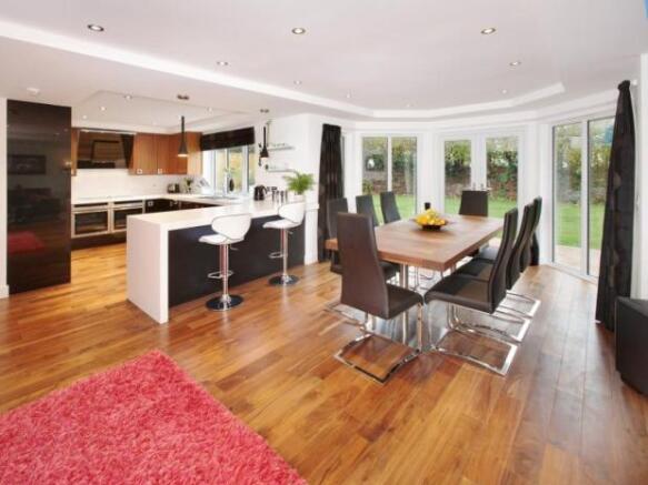 Dining/Kitchen Area