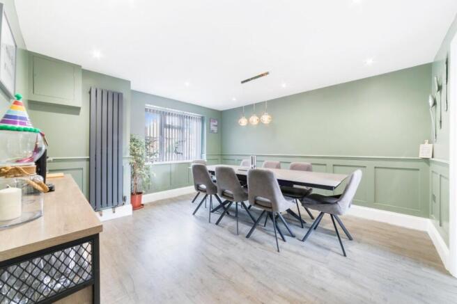 Hollymoor Lane, Epsom, KT19 photo 3