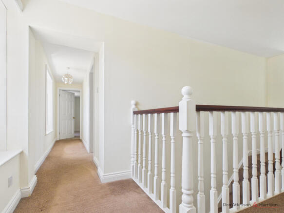 4 bed House to rent Image 12