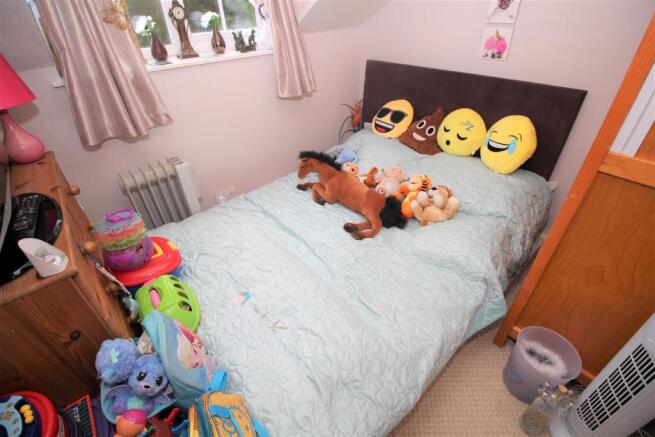 bedroom 2.JPG