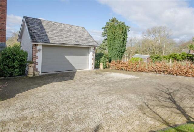 DETACHED DOUBLE GARAGE