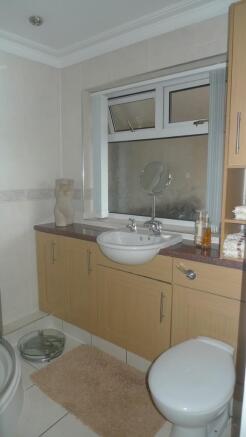 MODERN SHOWER ROOM