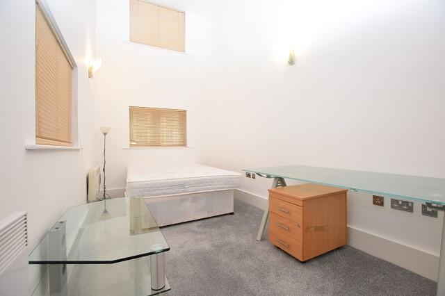2 bed Apartment to rent Image 8