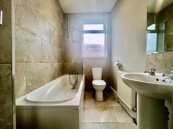 3 bed Terraced to rent Image 12