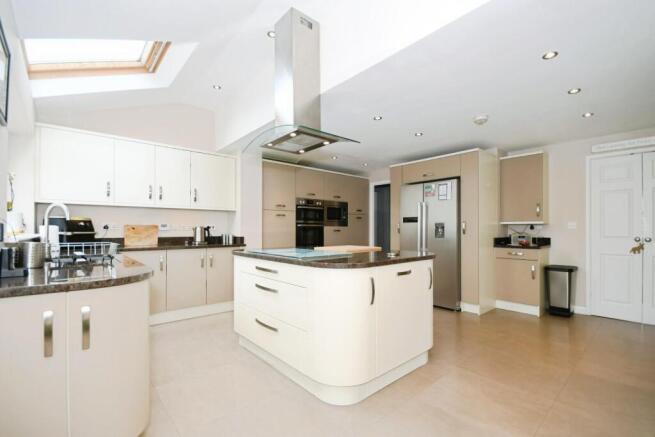 KITCHEN 03.jpg