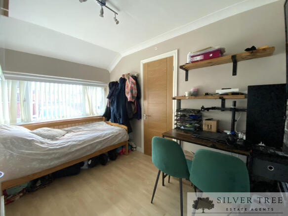 4 bed Detached for sale Image 8