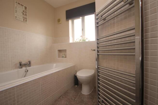 BATHROOM (2).JPG