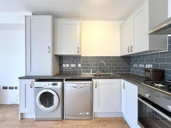 Two Bedroom Flat to Let, Leytonstone, E11 (£2,150 pcm) - Widok 5