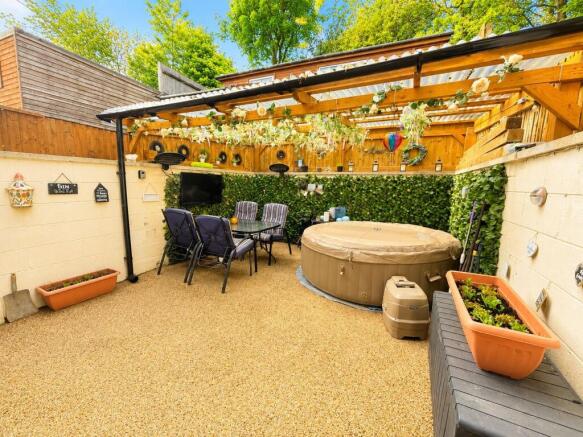 3 bed Semi-Detached for sale Image 12