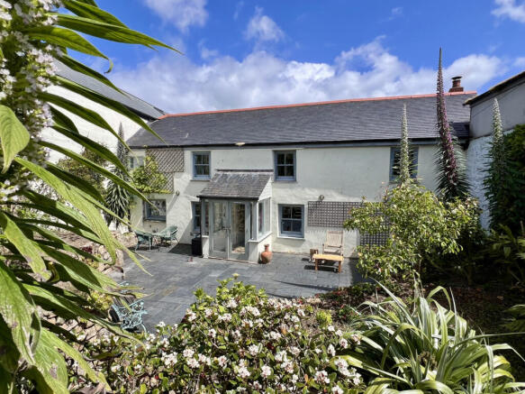 4 Bedroom Former Farmhouse for Sale