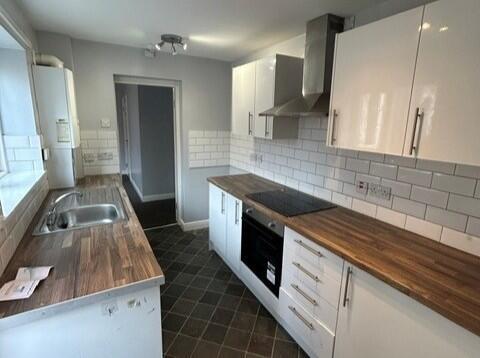 136MV Kitchen (002).jpg