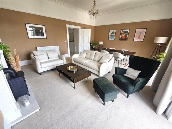 Living Room (3).jpg