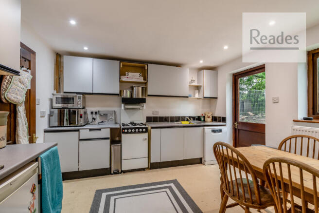 Kitchen b/fast rm