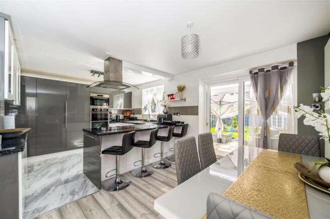 Kitchen / Dining Room