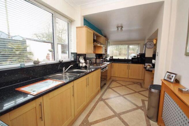 Kitchen photo 1