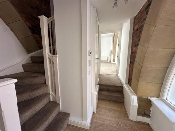 2 bed Apartment to rent Image 8
