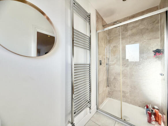 4 bed Detached for sale Image 11