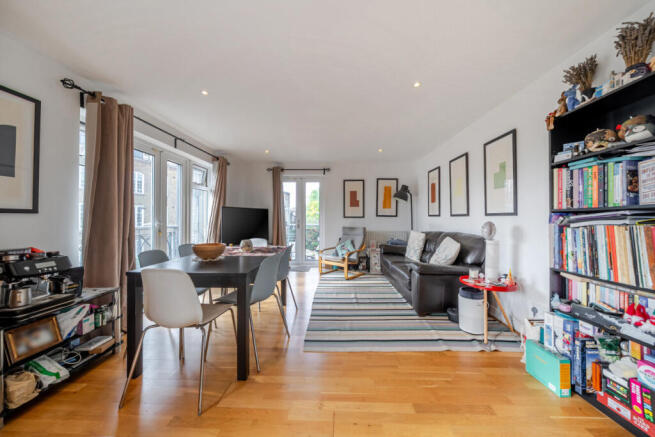 2-bed flat on Rubens Place, Clapham, London, SW4, £575,000