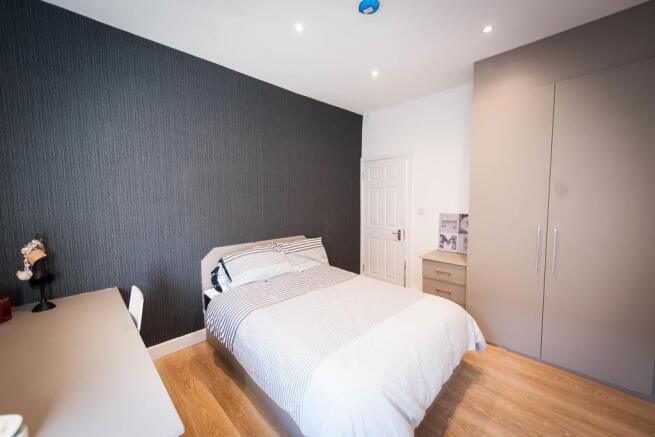 5 bed House to rent Image 5