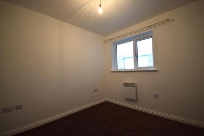 2 bed Apartment to rent Image 5